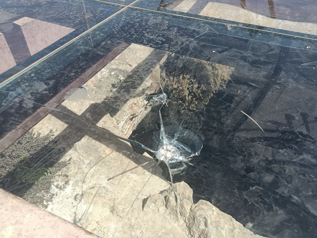 Shootelsutil's tweet photo. @aytocuenca da vergüenza pasar por Mangana, a esto lo llamáis conservar el patrimonio?  @UNESCO_es @UNESCO #consorciocuenca #cuenca #cuencaabandonada #abandono #mangana #qnk #ceroexcusas https://t.co/Ye05LiUW1P