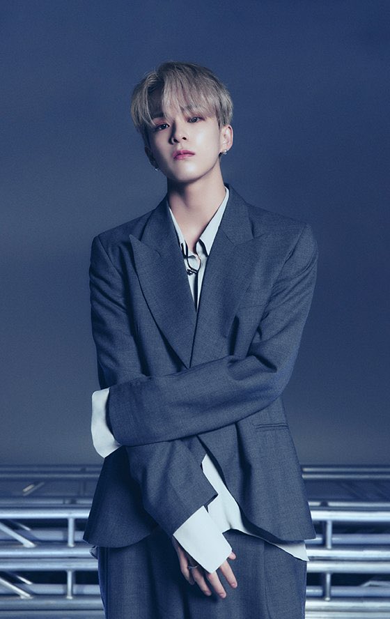 BeastCrypto_678's tweet photo. OUR GENIUS PRODUCER🩶

#ASAHI #아사히 #TREASURE #트레저 https://t.co/TpJHMPwFTw