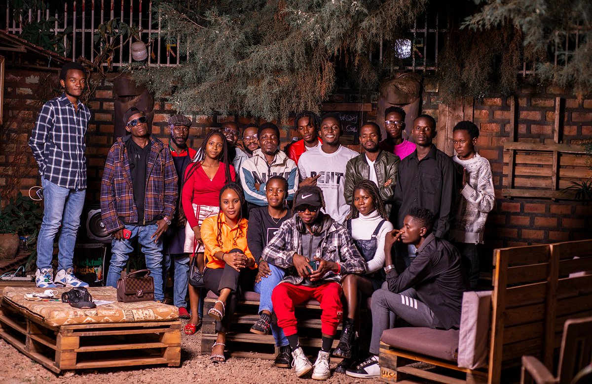 pashahub8's tweet photo. Here, we have #pasha story tellers and poets in pictures...the day of 28th #pashanight #Generationaltalk went wonderfully...the Artist spoke and we raise our voices together again for;
"innovation" https://t.co/VUKW1J7Ddl