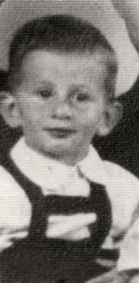 AuschwitzMuseum's tweet photo. 30 July 1936 | A Hungarian Jewish boy, Jancsi Leitmann, was born.

In May 1944 he was deported to #Auschwitz and murdered in a gas chamber. https://t.co/N8RyaBOOWT