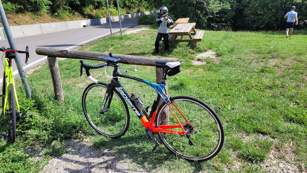 EdoardoFerraro's tweet photo. E oggi #teolo, #castelnuovo, #bisse di Torreglia e #cingolina...
Erano anni che non facevo una roba così...
Poi pianura per sciogliere...
Tutto molto bello...
#ciclismo #libertà https://t.co/TI3ccLzFmg