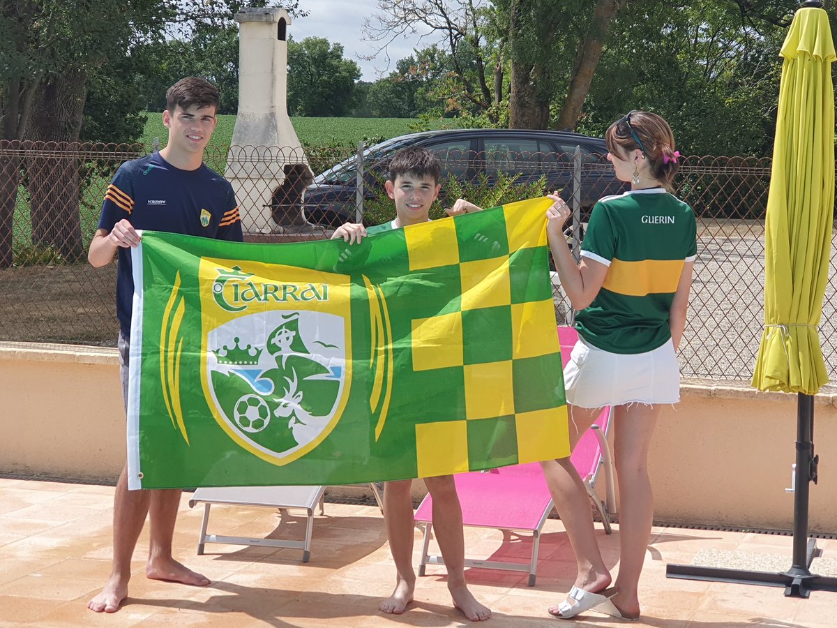 NeilGuerin4's tweet photo. @RTEgaa 
UP THE KINGDOM 
SAM &amp;  JOSEPH &amp; ELLIE 
FROM FRANCE . https://t.co/tMv8icXoZ6