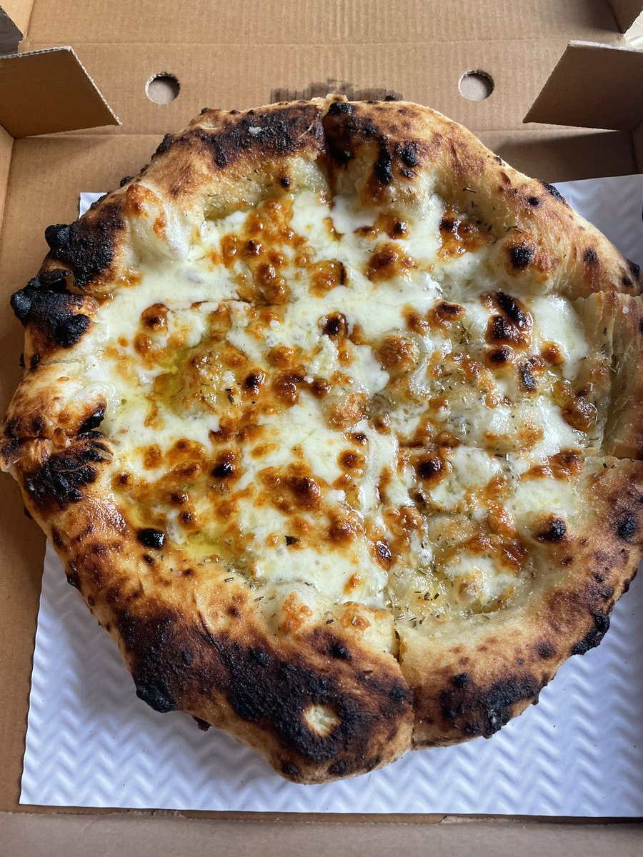 The best cheesy garlic bread I’ve ever had. 🤤 <a href="/ThePizzaRocket/">The Pizza Rocket</a> 

#supportsmall
