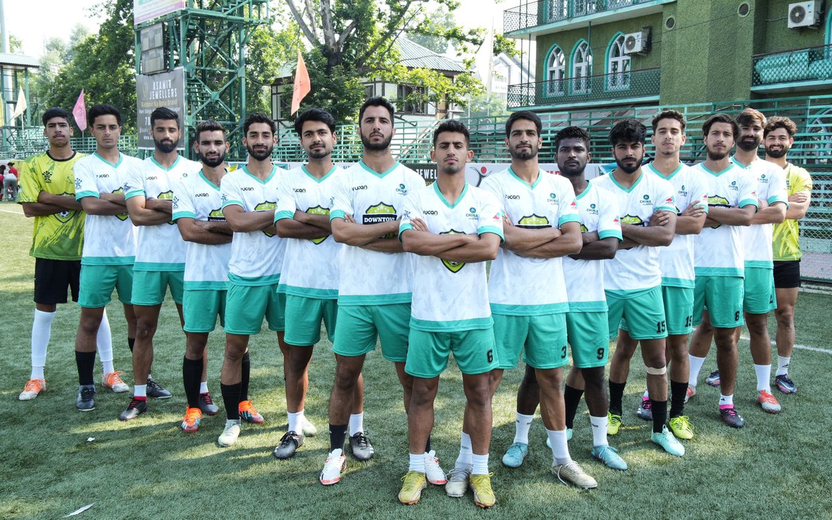 IndianFootball's tweet photo. Downtown Heroes: Raising heroes in the heart of Srinagar 💙

@DowntownHFC 

Read more 👉�� https://t.co/eWrwzWPPGy

#IndianFootball ⚽️ https://t.co/DkfKKWB0MC