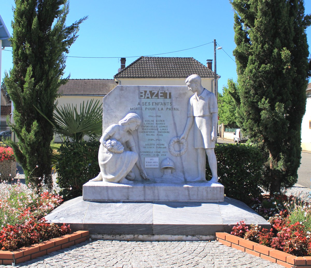 Unsor_siege's tweet image. Ils sont dans nos mémoires, mort pour la France un 31 juillet_ En 1971 Marsouin parachutiste  Louis ALLAIN - #CPIMA - 6e RIAOM (#6eBIMA)– Tchad (une plaque sur le monument de BAZET)
En 2020 Maréchal des logis Andy FILA - #CDC_14eRISLP -BARKHANE - Mali