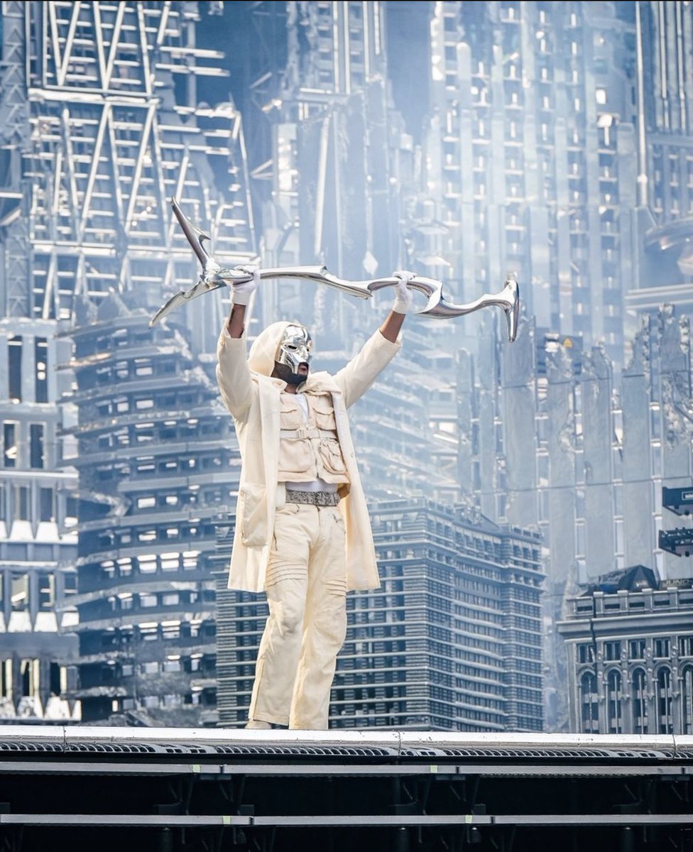 youtte's tweet image. My King @theweeknd 👑🥺 graved here ♥️
#StadedeFrance #TheWeeknd #TheWeekndParis #abeltesfaye #29juillet2023