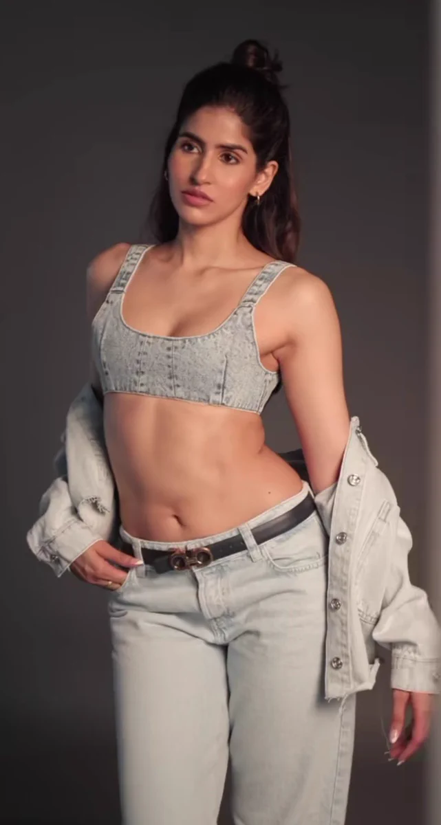 F2R87B8boAAx7-U?format=webp&name=medium