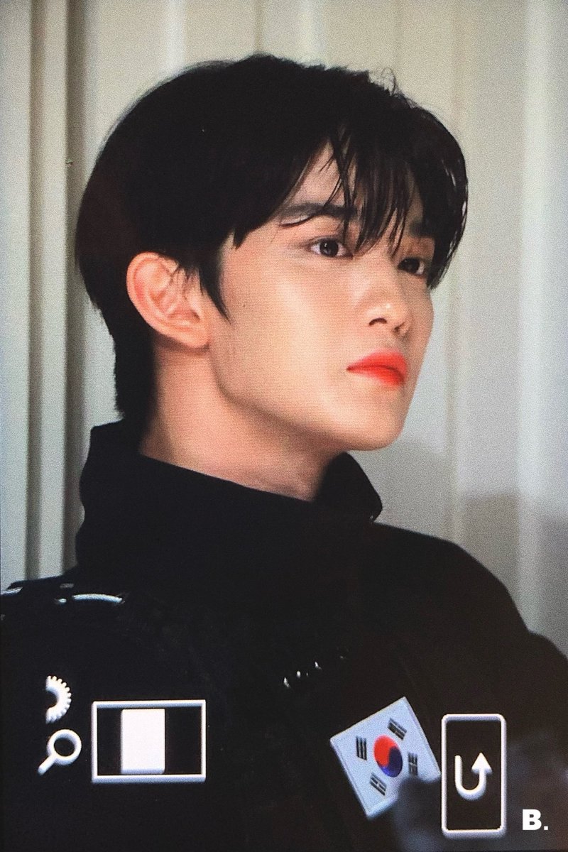 아짇짜 개큰한방있는남자
나어떡하라고아무것도하지말라고나그럼너말고아무도못좋아해?나그럼너만좋아해야돼?나그럼어떡하라고