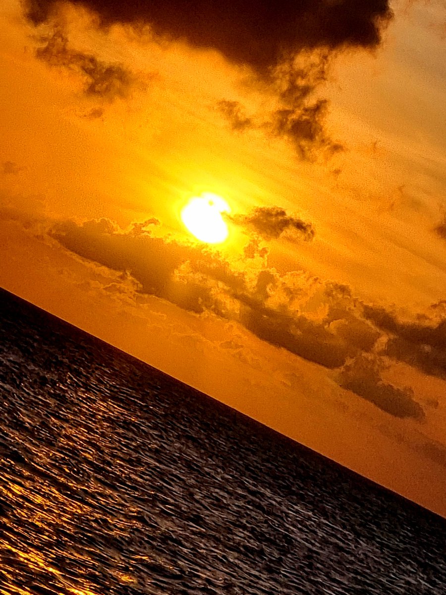 AdrianCM1997's tweet photo. 🌅 https://t.co/asWZ8gpsRH