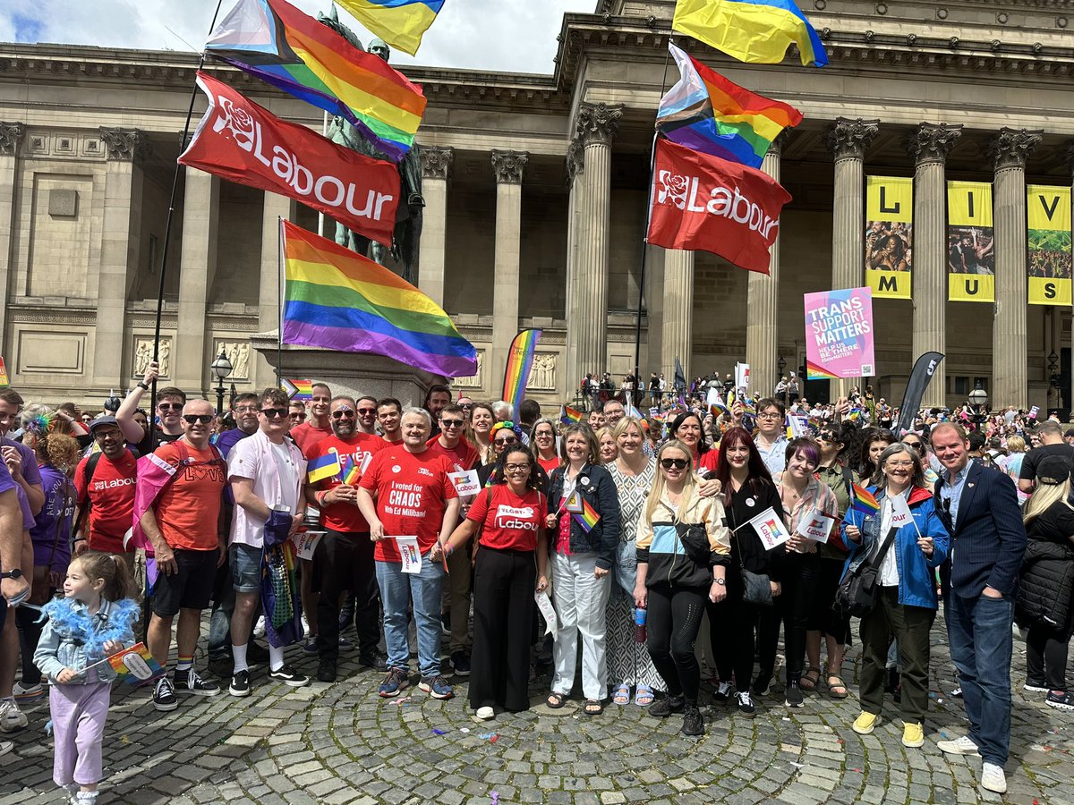 LabourKnowsley's tweet photo. Amazing day and great support , at yesterday’s #lcrpride #ShoutItLoud march. Great to be joined by so many @LabourNorthWest @LGBTLabourNW @LiverpoolLabour @LabourinSefton @Wirral_Labour and @LabourKnowsley friends and and colleagues 🌈🌹 https://t.co/0iHmAg5WyR