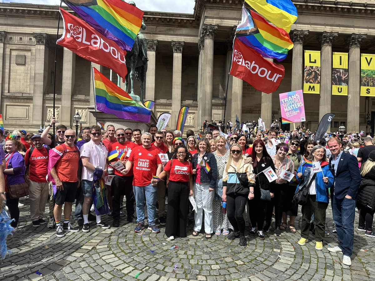 LabourKnowsley's tweet photo. Amazing day and great support , at yesterday’s #lcrpride #ShoutItLoud march. Great to be joined by so many @LabourNorthWest @LGBTLabourNW @LiverpoolLabour @LabourinSefton @Wirral_Labour and @LabourKnowsley friends and and colleagues 🌈🌹 https://t.co/0iHmAg5WyR