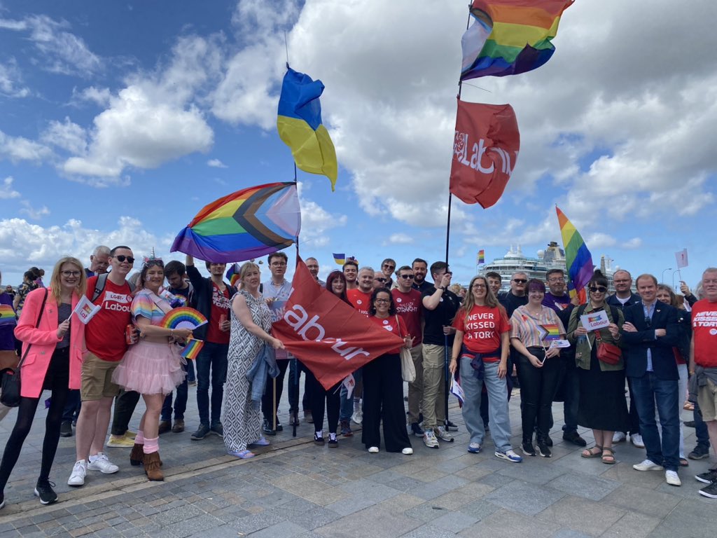 LabourKnowsley's tweet photo. Amazing day and great support , at yesterday’s #lcrpride #ShoutItLoud march. Great to be joined by so many @LabourNorthWest @LGBTLabourNW @LiverpoolLabour @LabourinSefton @Wirral_Labour and @LabourKnowsley friends and and colleagues 🌈🌹 https://t.co/0iHmAg5WyR