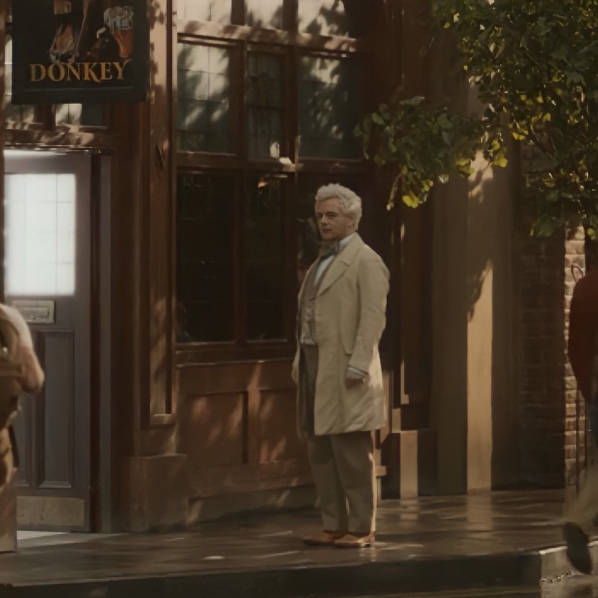 polllenser's tweet photo. они заставили меня плакать 
 #GoodOmens2 https://t.co/1We5Kbtai9