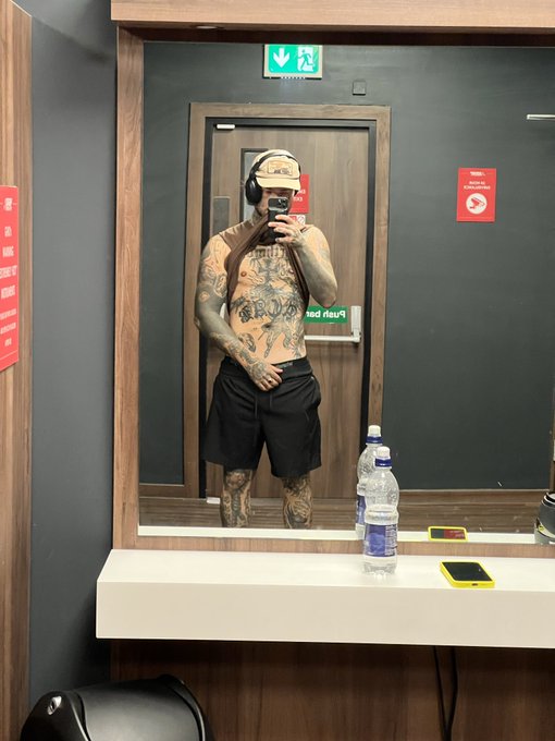 howdy, my fansite is free for the next 100 subs   https://t.co/4TWatOLPNG https://t.co/zPaI8HdobQ