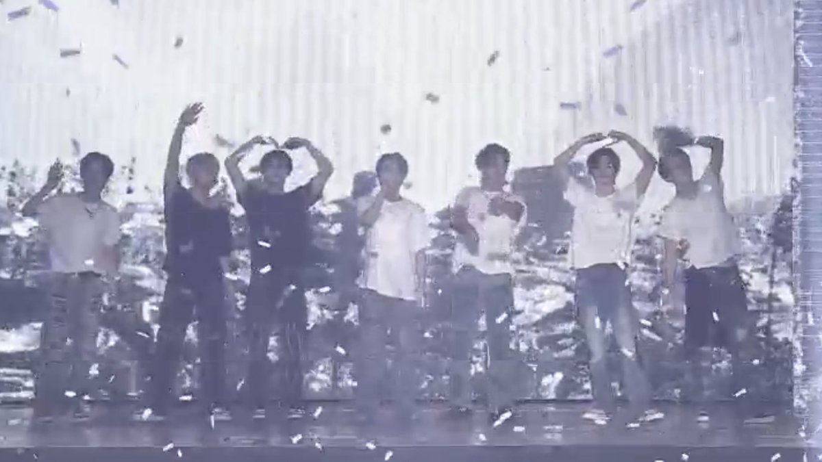 달 tweet media