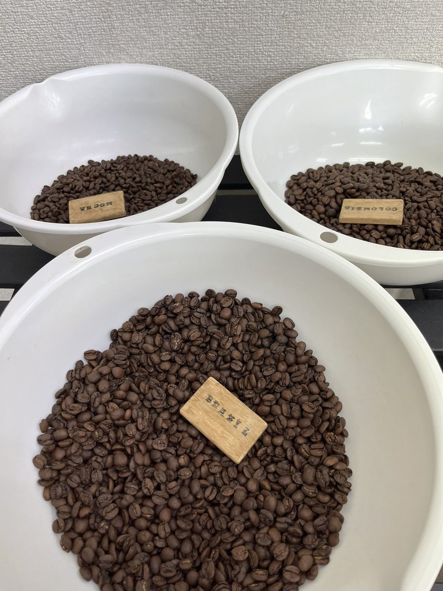kirakirarisu's tweet photo. 今日もひと仕事なのでス🐿💦
暑い季節ですが焙煎は楽しいのでス🔥🐿
☕️SpLen coffee roaster☕️
https://t.co/kiR3V7a338
#splencoffee
#自家焙煎コーヒー
#猛暑
#アイスコーヒー https://t.co/8kr69S7gT7