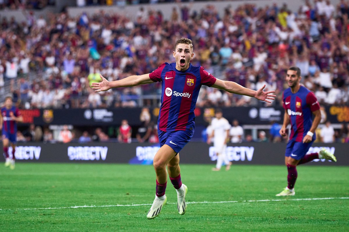 ferminlopez_11's tweet photo. Desde pequeño soñé con este momento, mi primer gol con esta camiseta. Día inolvidable para mí y mi familia, gracias a todos por los mensajes.

Visca el Barça! @FCBarcelona_cat 💙❤️ https://t.co/gVS3jgBhWH