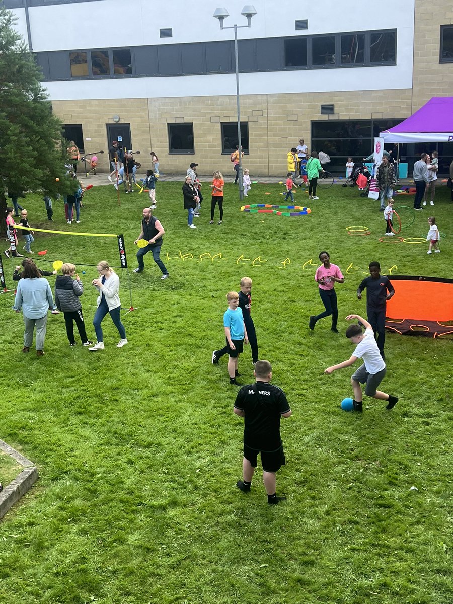 stefanie_ces's tweet photo. Fantastic day at The Bridge Family Festival, so much fun had by all 😊 Great turn out, great team, great partnership @PlatformGlasgow look forward to planning more events for the community! 

#CES #platform #summer #communityevent https://t.co/SV3yUNeBIg