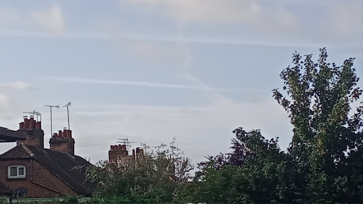 Truckerdog4's tweet photo. The spraying of British skies is constant. No wonder we don't have summer. #chemtrails #climatescsm https://t.co/IwRXdtT6vm
