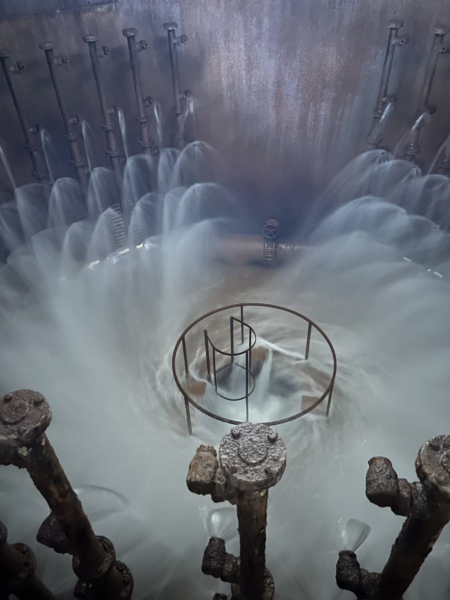 martinhabersaat's tweet photo. Wie gut ist unser #Trinkwasser? Aus welcher Tiefe wird es gefördert und wieviel Wasser verbraucht eine Person hier am Tag?
Das habe ich von @hamburgwasser bei einem Besuch des Wasserwerkes in #Glinde erfahren.
https://t.co/R6JBIuX6H3 https://t.co/fvHLD2LLyS