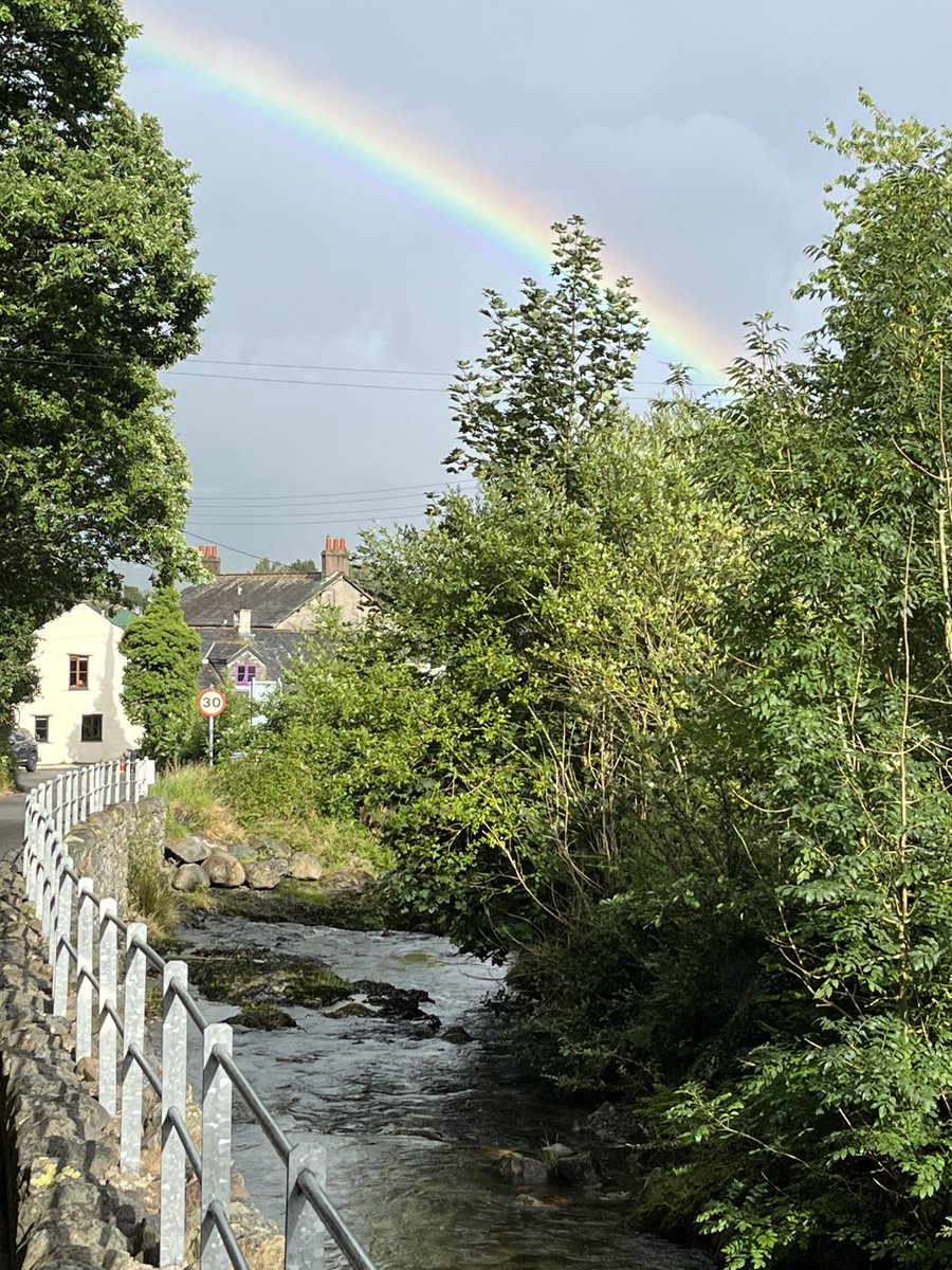 juliangrenier's tweet photo. Rainbow over Braithwaite - beautiful ending to a pretty gruelling walk yesterday #cumbria https://t.co/BKVtb68LcF