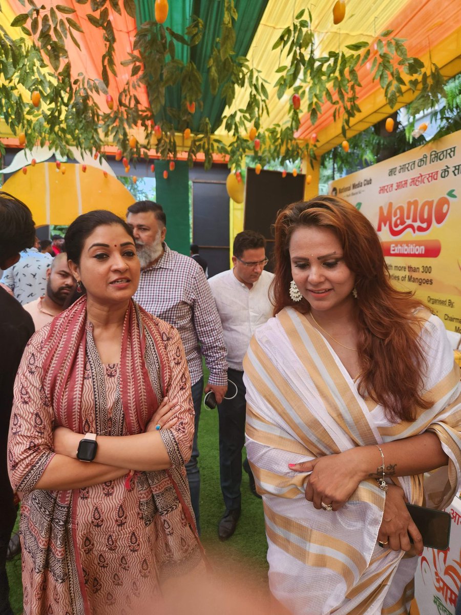 nishaasingh8130's tweet photo. Photos from the mango festival with Congress leader Alka Lamba
#mangofest2023 #Congress #alkalamba https://t.co/8uvtFwFJnx