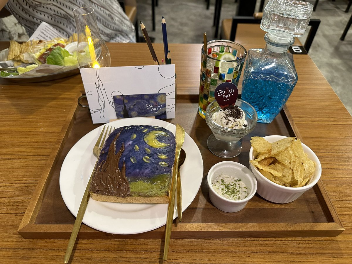 Koichi73jp's tweet photo. 台中美術館近くの喫茶店にて。 https://t.co/Ls4CdE4NcB