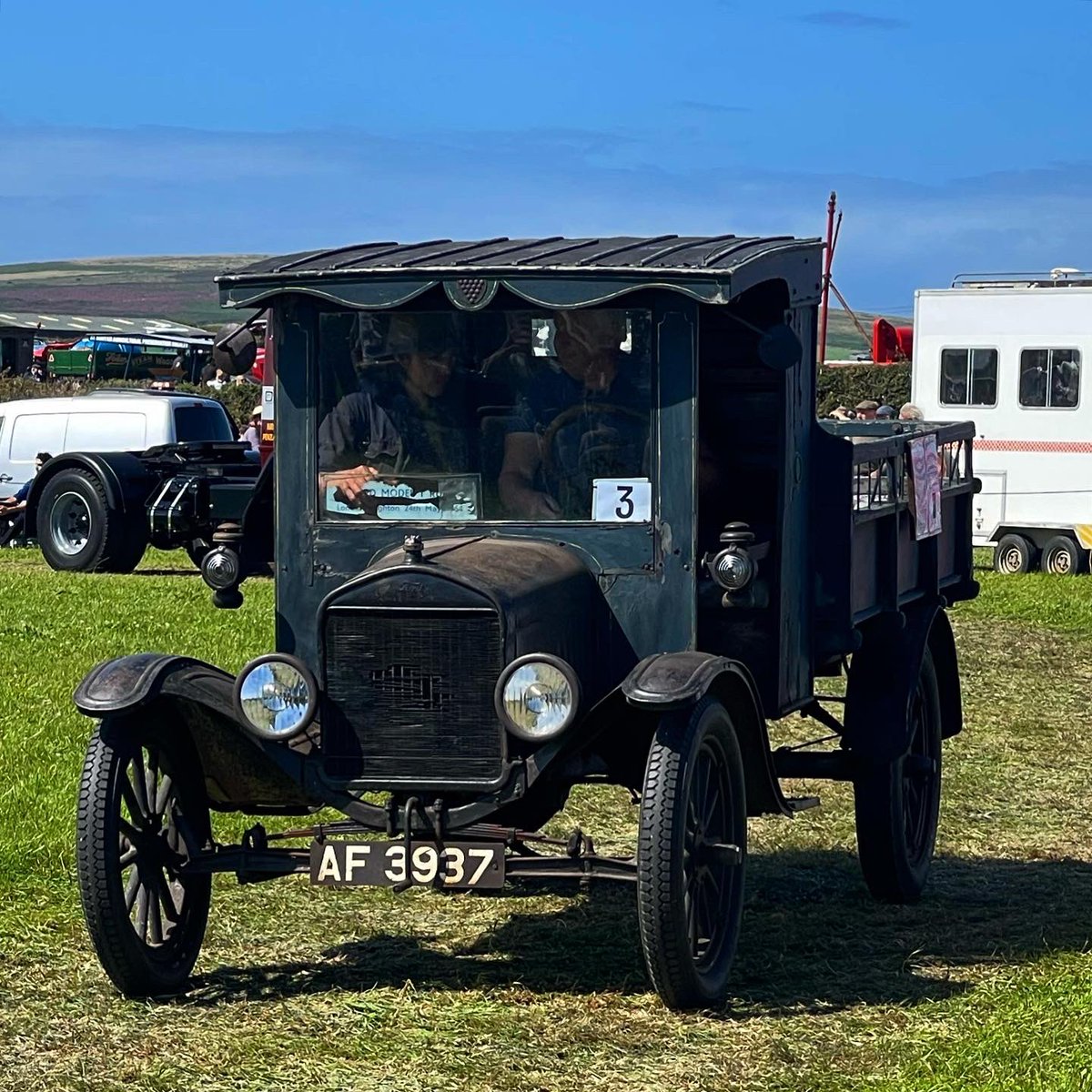 sarahmcquaid's tweet photo. -> (batch 3 of 4 from #StBuryanVintageRally yesterday) #sheaftossing, more #vintagecars, #vintagebikes, a #ModelTFord, (more photos to follow) -> https://t.co/PoHJsPP22h