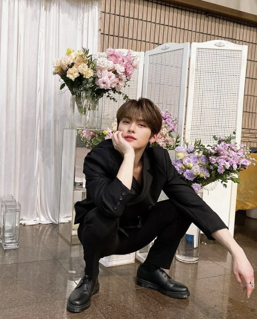 본체와 거리가 먼 인소서브남주노 보여드릴게요 마지막사진에 트친이 남긴 내 최애코멘트도 보여드릴게요 @:나철없을시절만낫던리노오빠… 나결혼하면 축의금 젤많이내줄것같아