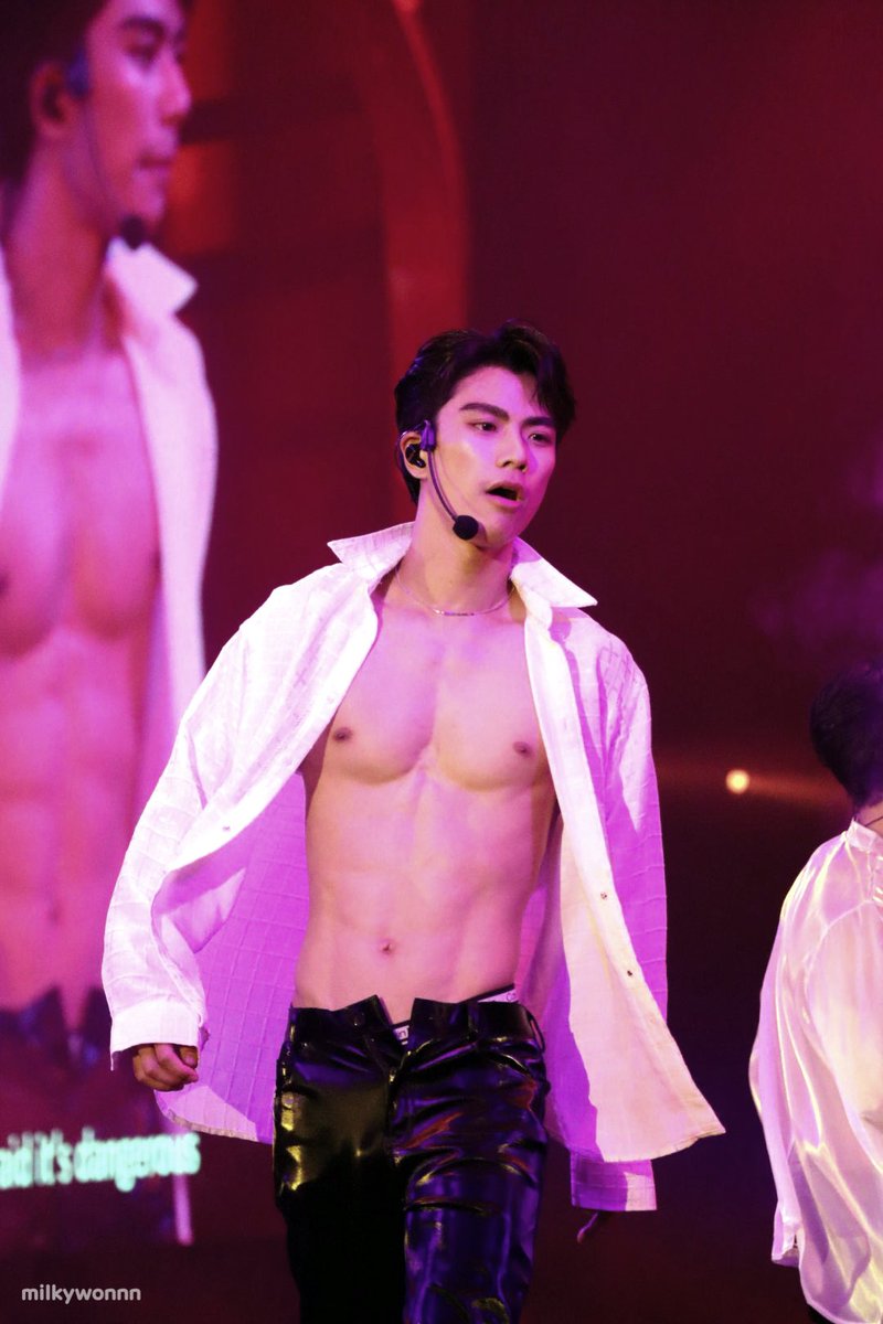 pawwienanun's tweet photo. #OHMNON AU 🔞🔞

Nannam &amp; Nanfah mereka adalah saudara membar yang sedang bersantai diclub dan mereka tertarik dengan salah satu dancer yang berada di atas panggung yaitu Ohm Pawar, tarian Ohm membuat nafsu birahi saudara kembar itu memuncak.
Mampukah Ohm melayani nafsu mereka? https://t.co/P15C9jDfY4
