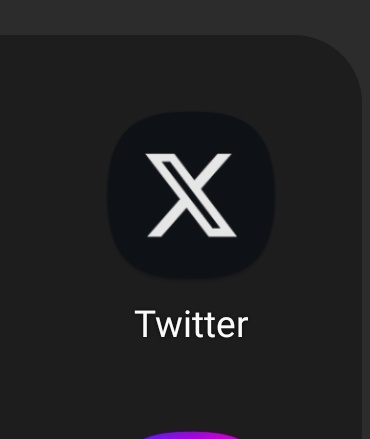kffy818's tweet photo. gente, e eu q usei um app pra mudar essa logo nova do Elon Musk na marra e funcionou kk
e não ironicamente o nome do app é X icon Changer #TwitterX #XTwitter https://t.co/Ytf08y8Muk