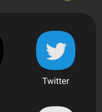 kffy818's tweet photo. gente, e eu q usei um app pra mudar essa logo nova do Elon Musk na marra e funcionou kk
e não ironicamente o nome do app é X icon Changer #TwitterX #XTwitter https://t.co/Ytf08y8Muk