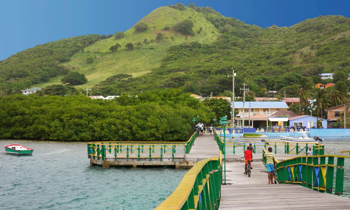 ”…They wanna do away with us’…“They’ve always thought this island is too good for black people…”Governed by #Colombia, #Providence’s residents have more in common with the English-speaking #Caribbean. But change is coming by @LukeStTaylor theguardian.com/world/2023/jul…