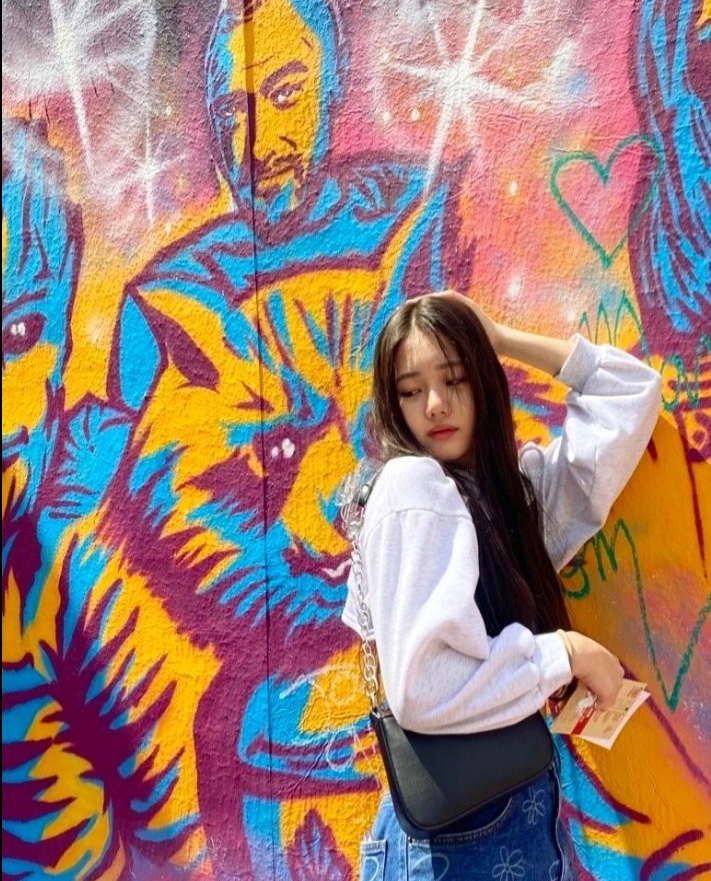 rorastuffs's tweet photo. Since she's having her birthday soon and I always refer her as OURora (Aurora), I suddenly had an idea that she can be more than just the majestic aurora lights on a night sky.
Au = Gold
Rora = Dain
Lee 'Our Golden Girl' Dain.
#RORA #OURORA https://t.co/0qm4OBOv5E