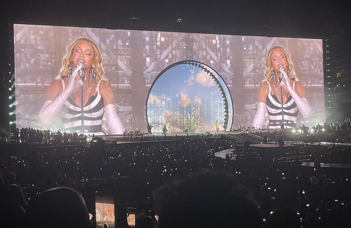 The insane amount of pain I’m experiencing on both my feet rn wasss sooo worth it 🪩💎😱 STILL CAN’T FUCKING BELIEVE IT…BEYONCÉ!!!!!