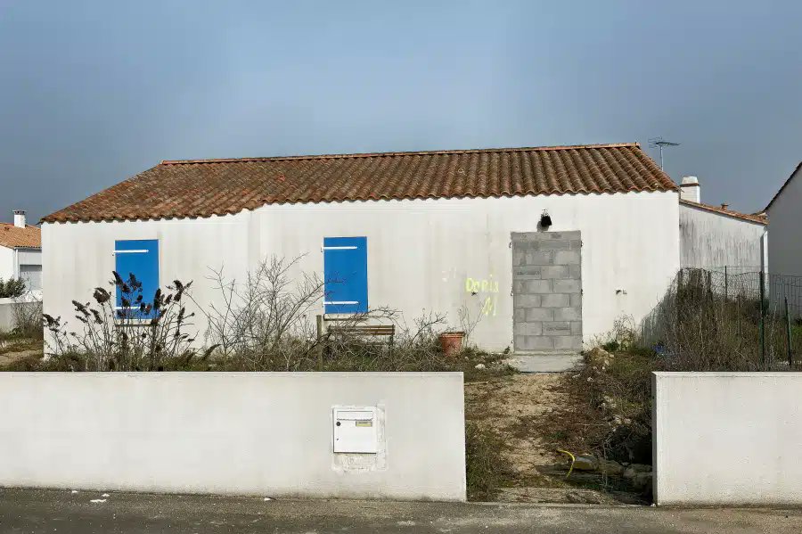 AlainB5's tweet photo. J'ai fait des travaux dans ma maison squattée.
Pour ne pas que les squatteurs se blessent sur le terrain à l'extérieur, j'ai muré la porte ! 🤣 https://t.co/zMV3LH8z43