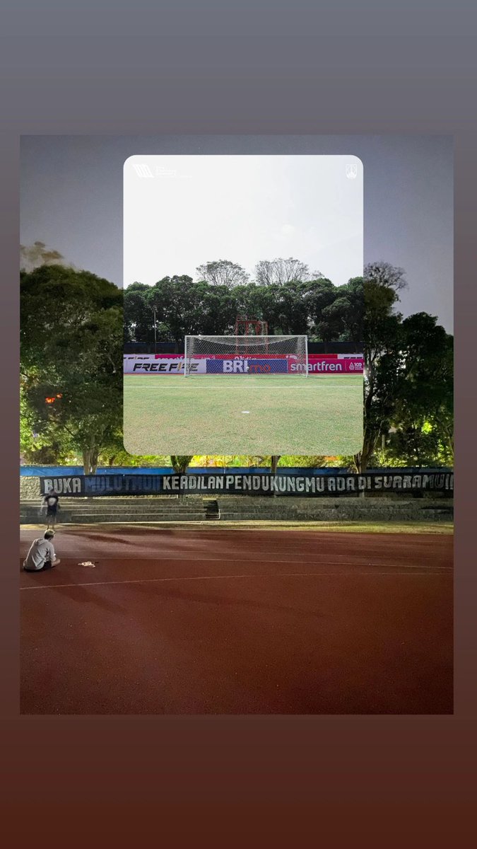 MafiaWasit's tweet photo. Kirain Keadilan doang yang hilang terbang ditiup angin, sepanduk “USUT TUNTAS TRAGEDI KANJURUHAN DI TRIBUN YANG GA BOLEH DIHADIRI PENONTON” pun juga hilang entah angin atau siapa yang ngambil..

JIRIH https://t.co/ILqmKgCvll
