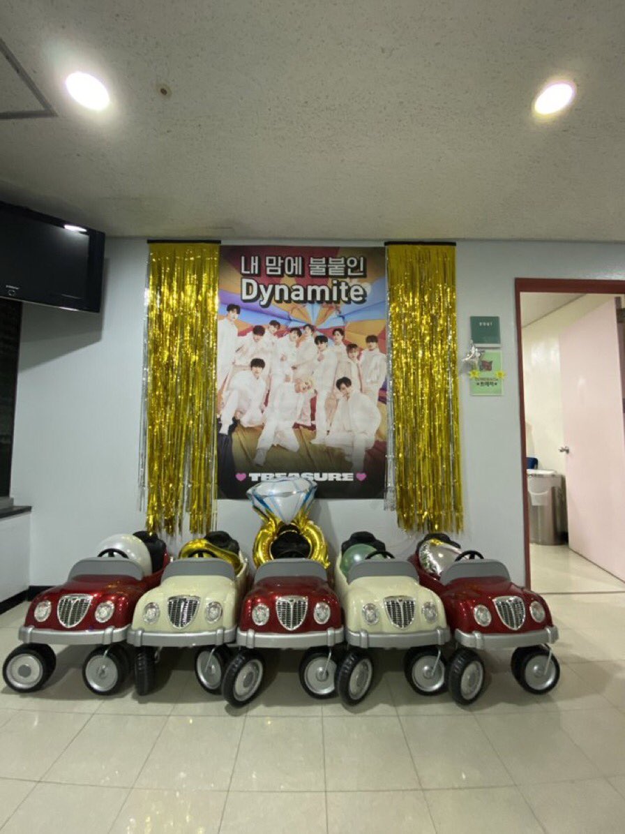 clioyshjhn's tweet photo. STOP BEING UNMOTIVATED! if we cont to act that way, we'll experience the same regrets that we did for previous cb: seeing our boys on stage w/o receiving the 🏆 or an encore and realizing that our boys ONLY HAVE TEUMES to make them win and that "giving up" is NOT AN OPTION ++ https://t.co/teHxXOY629