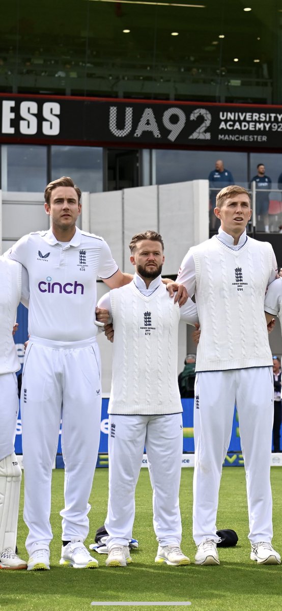 Been an absolute pleasure sharing the field with this legend @StuartBroad8 ! Going to miss looking massive next to you in the anthems… let’s finish with a win 🙌🏼🍷🐐