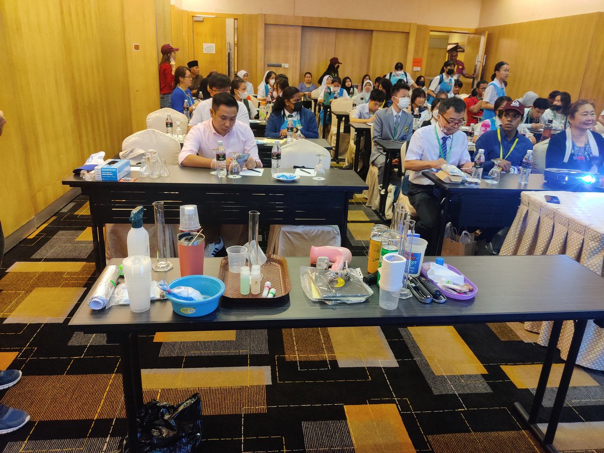 maitrau's tweet photo. "Chemistry is Fun!" show as part of the YAC activity during 9NICE at Kuching. I greatly enjoyed the interaction with school students and teachers. Thank you, Yvonne and team, for all the help and support!
@IUPAC @javiergarciamar @yvonnechoo_sl https://t.co/3guKmTC1YD