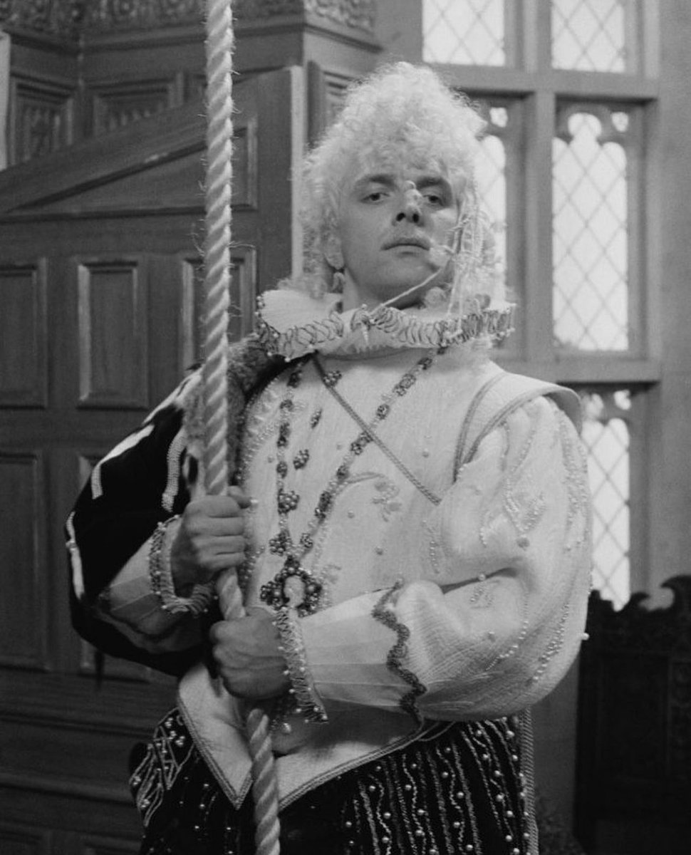 Remembering_Rik's tweet photo. Flash by name, flash by nature ❤️
#RememberingRik #RikMayall #Flashheart #Blackadder https://t.co/ef152DApiA