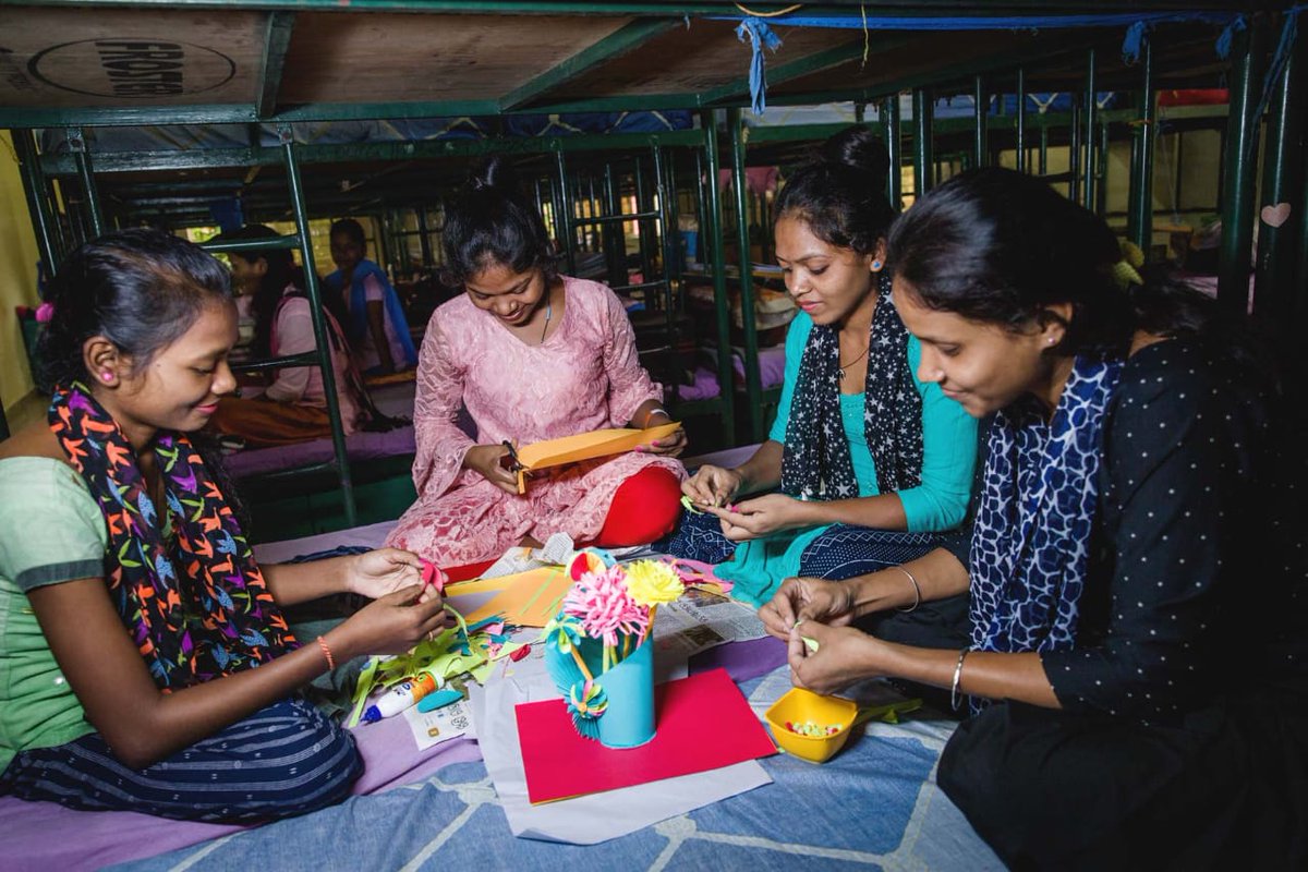 kissfoundation's tweet photo. Spending this weekend indulging in art &amp; craft and having a whole lot of fun together! #sundayvibes https://t.co/dgKhMRlZvf