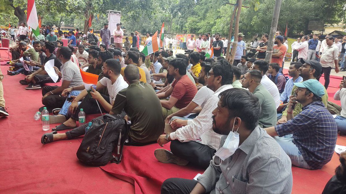NidhiTanejaa's tweet photo. #UPSC aspirants protest at Jantar Mantar over “unfair CSAT”, demand compensatory attempt. Have been protesting since long now. @DrJitendraSingh https://t.co/dzM3XSD1Lw