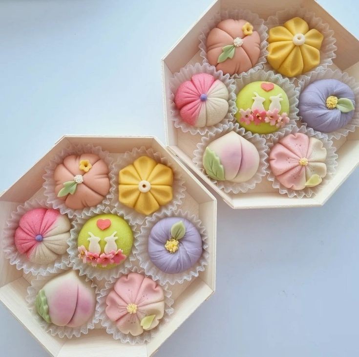 Ms_PMarx's tweet image. ㅤ

Ia kemudian memberikan beberapa cemilan kepada para vampir baru, “Kalian pasti sudah cukup lelah, silakan diambil cemilannya ya nak.” ujarnya sambil tersenyum. Beberapa vaba pun mengambil makanan beserta minuman tersebut.

ㅤ