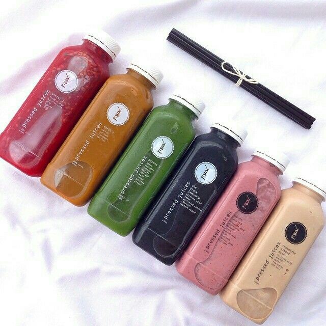 Ms_PMarx's tweet image. ㅤ

Ia kemudian memberikan beberapa cemilan kepada para vampir baru, “Kalian pasti sudah cukup lelah, silakan diambil cemilannya ya nak.” ujarnya sambil tersenyum. Beberapa vaba pun mengambil makanan beserta minuman tersebut.

ㅤ