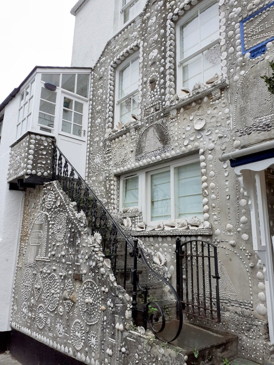 Slim_World_Andy's tweet photo. GM #TwitterX , time for #sundayvibes - this is the #ShellHouse in #Polperro, love the way this cottage has been transformed into #art https://t.co/X1J00eTPnl