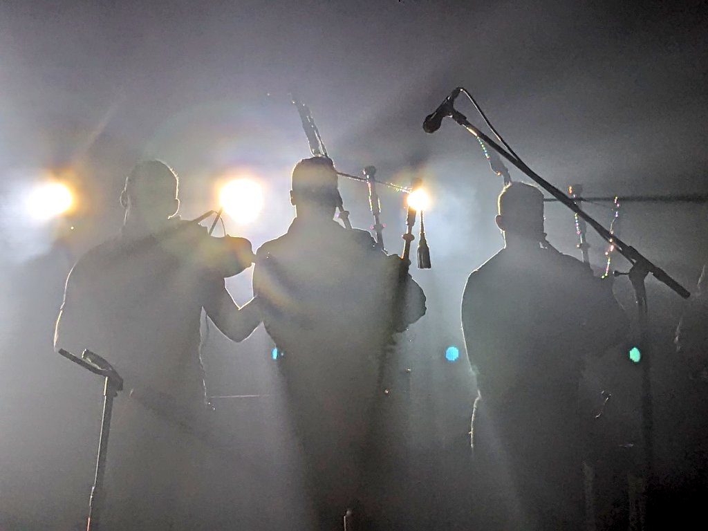 lifeisafestival's tweet photo. Another rainy Scottish festival, another ace set from @skerryvore, always such positive energy! 🙏😀🎉 #butefest #skerryvore https://t.co/u0uzZtaWjO