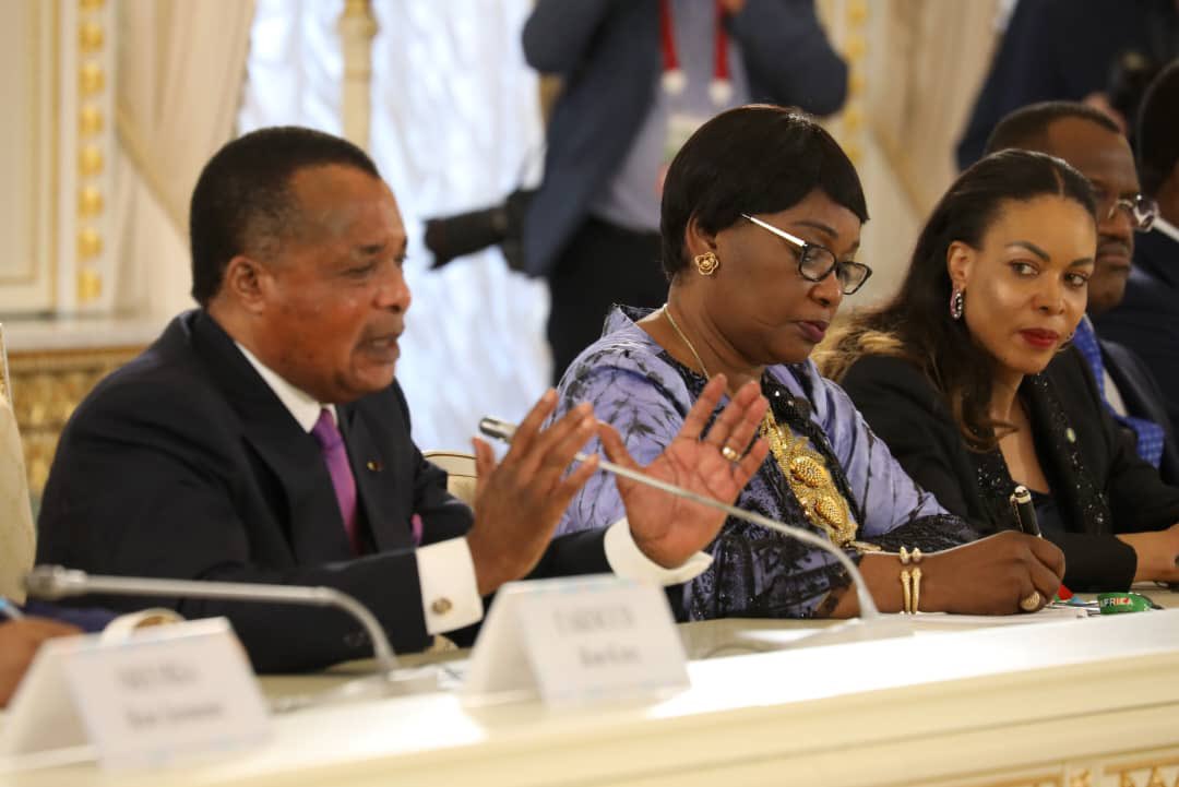 SassouNGuesso_'s tweet photo. #Cooperation #Congo 🇨🇬 - #Russie 🇷🇺 

Samedi à Saint-Pétersbourg, j’ai eu des échanges fructueux avec mon homologue russe, Vladimir Poutine, en présence de nos délégations respectives. Cette rencontre nous a permis d’examiner des sujets d’intérêt commun, afin de consolider davantage les liens historiques d’amitié et de coopération qui existent entre nos deux pays.