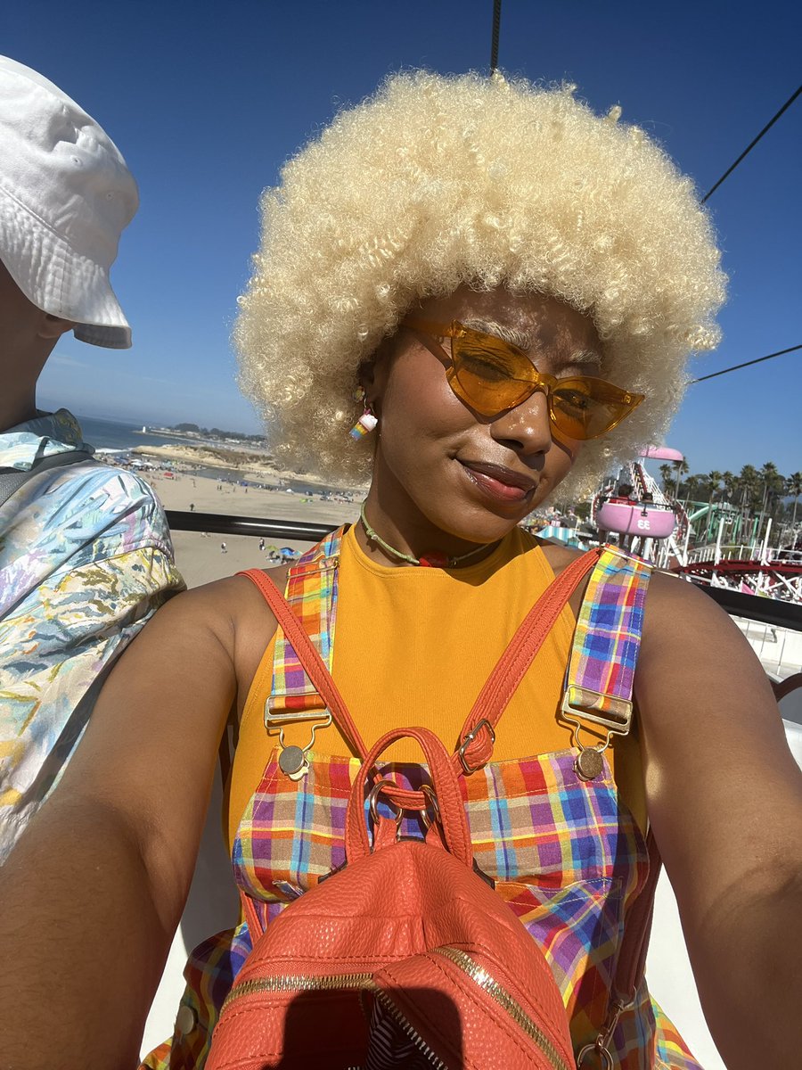 ModernEsther_'s tweet photo. Santa Cruz!! https://t.co/e9lgb891dw