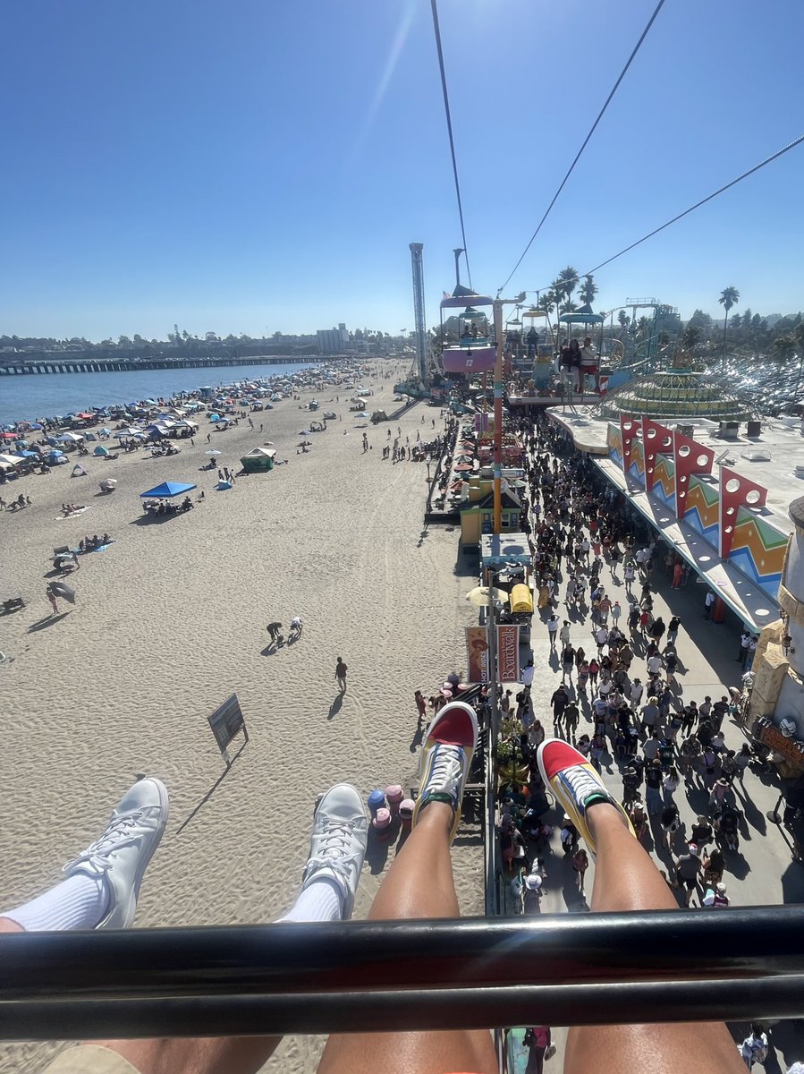 ModernEsther_'s tweet photo. Santa Cruz!! https://t.co/e9lgb891dw